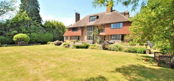 5 bedroom detached house