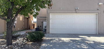 747 Mesa Del Rio St NW, Albuquerque, NM 87121