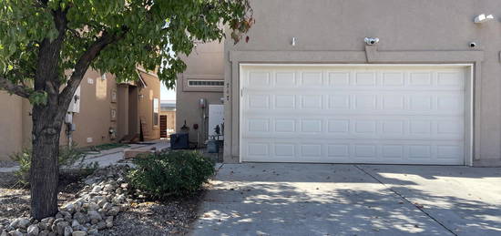 747 Mesa Del Rio St NW, Albuquerque, NM 87121