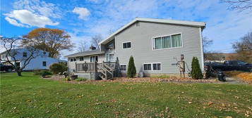 42 Pine Cir, Horseheads, NY 14845