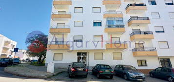 T2 remodelado com 2 casas de banho, 3Bicos Portimão Algarve