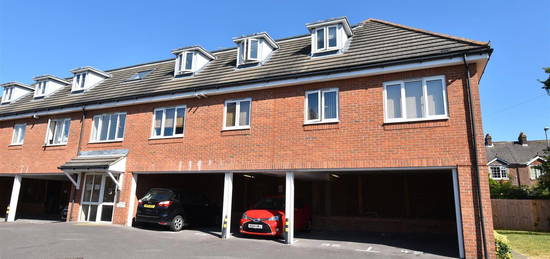 Flat to rent in Middleton Mews, Park Gate, Southampton, Hampshire SO31