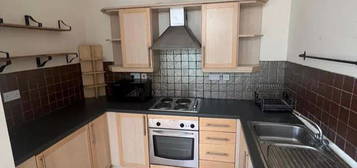 Flat to rent in North End Road, London SW6