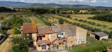 Villetta a schiera in Via Nazionale