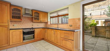 4 bed terraced house to rent