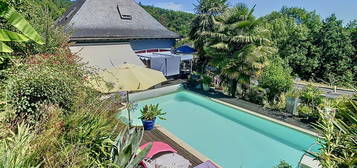 MAISON DE 180 M2 AVEC JARDIN, PISCINE ET GRANDE TERRASSE