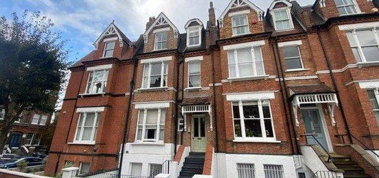 Flat to rent in Willoughby Road, London NW3