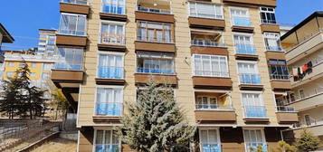 LOF'TAN CADDE ÜZERİNDE 3+1 SATILIK DAİRE