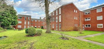 Flat to rent in Austin Court, Enfield EN1