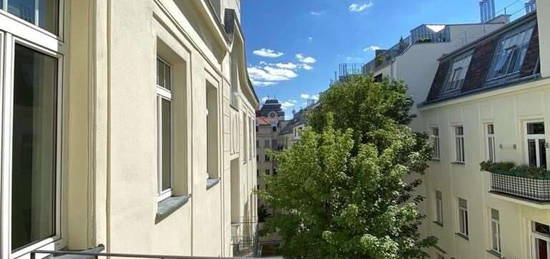 ALSERGRUND: Sonnige, klassische Altbauwohnung in absoluter Ruhelage mit Balkon