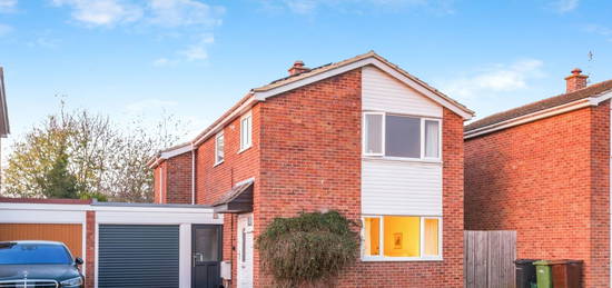 3 bed link detached house for sale