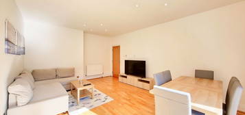 Flat to rent in Warren House, Beckford Close, Kensington W14