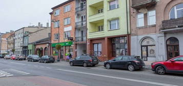 Sochaczew, centrum, kamienica 150 m2, 2 lokale