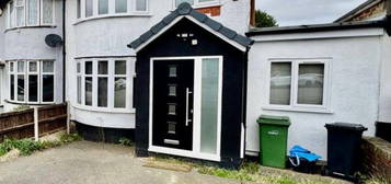 3 bedroom semi-detached house to rent