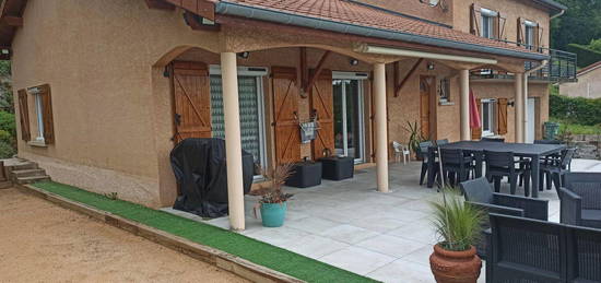 Vente villa 6 pièces 140 m²