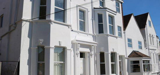 Flat to rent in Lennard Road, Folkestone CT20