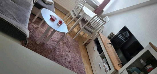 Schöne möblierte 2 Zimmer DG-Wohnung