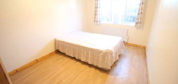 3 bed flat to rent