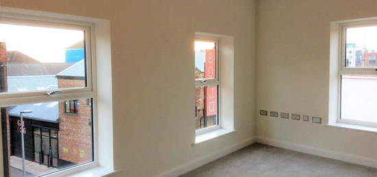 Flat to rent in Humber Street, Hull HU1