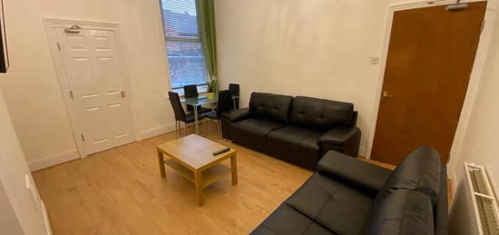 Flat to rent in Lonsdale Terrace, Newcastle Upon Tyne NE2