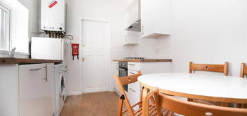 3 bed flat to rent