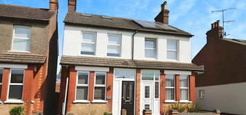 2 bed semi-detached house to rent