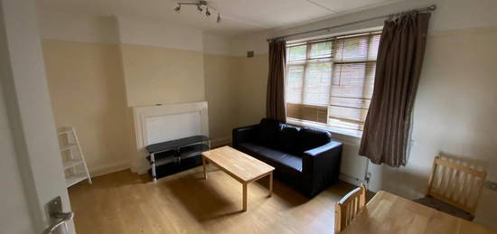 Flat to rent in Muswell Hill, Muswell Hill London N10