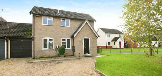 3 bedroom link detached house for sale