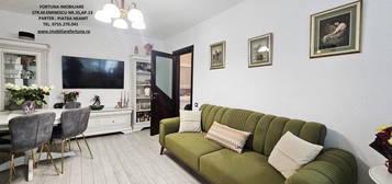 Apartament 3 camere, boxa si loc parcare, Ultracentral- zona Scoala nr.3