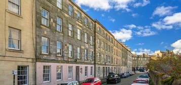 4 bedroom flat for sale