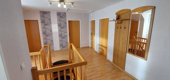 Oberwohnung im ZFH, 4 Zimmer, Küche, Bad & WC