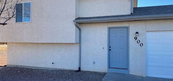 900 S Harmony Dr, Pueblo, CO 81007