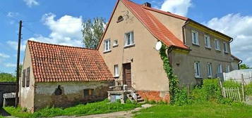 Einfamilienhaus mit Garage und Waschhaus