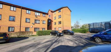 Flat to rent in Rowallan Court, Cumberland Place SE6