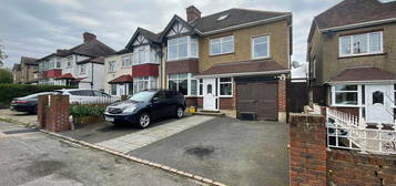 5 bedroom semi-detached house to rent