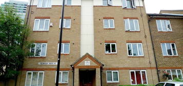 Flat to rent in Tariff Crescent, London SE8