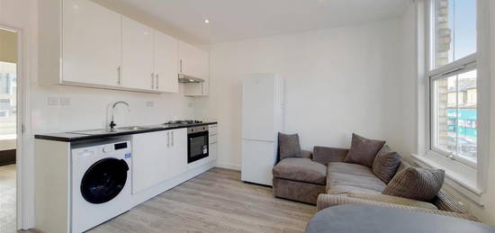 Flat to rent in Seven Sisters Road, Holloway, Finsbury Park, London N7