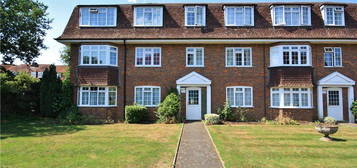 Flat to rent in Grosvenor Court, Guildford, Surrey GU4