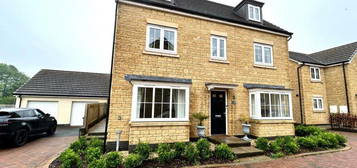 5 bedroom detached house