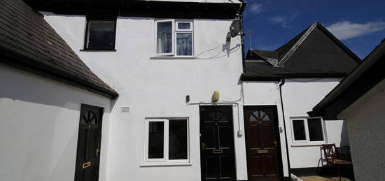 Flat to rent in Fore Street, Cullompton EX15