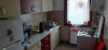 Etaj 2--apartament 1 camera  Girocului cu centrala proprie