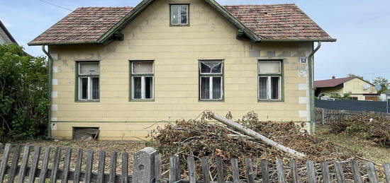 stark renovierungsbedürftiges Wohnhaus mit extra Bauparzelle zu verkaufen