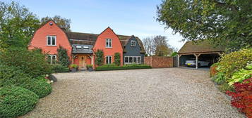 3 bed country house for sale