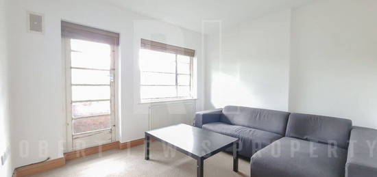 Flat to rent in Ossulton Way, London N2