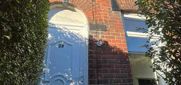 2 bed end terrace house to rent