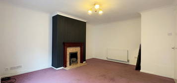 Maisonette to rent in Combe Close, Leicester LE3