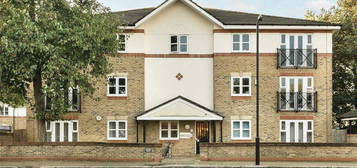 Flat for sale in Sherwood Gardens, London SE16