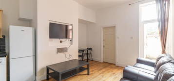 Flat to rent in Fairfield Road, Jesmond, Newcastle Upon Tyne NE2