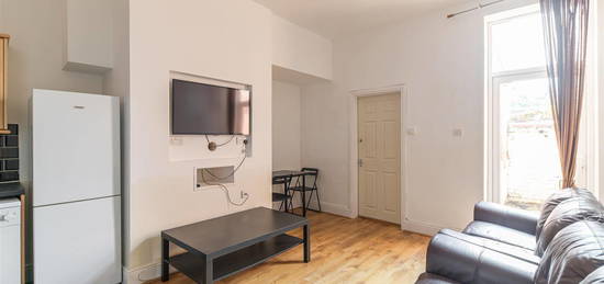 Flat to rent in Fairfield Road, Jesmond, Newcastle Upon Tyne NE2