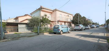 BIFAMILIARE IN ZONA FONTANELLE CON GARAGE